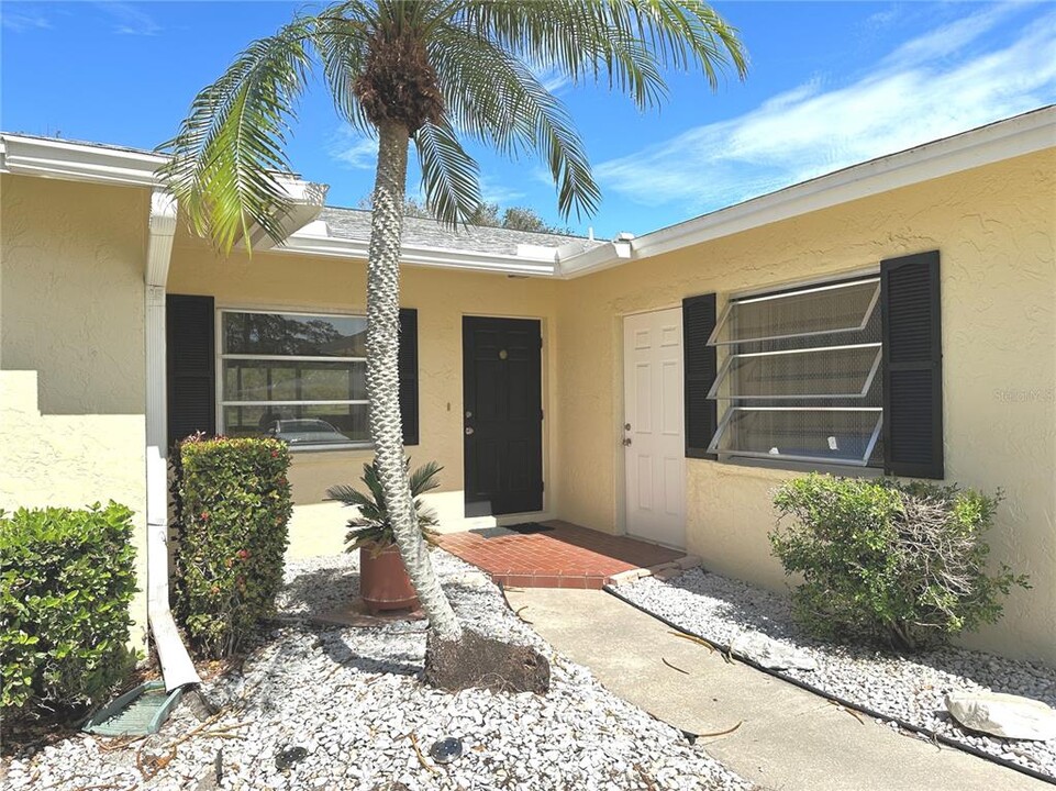 5521 Palm Aire Dr in Sarasota, FL - Building Photo