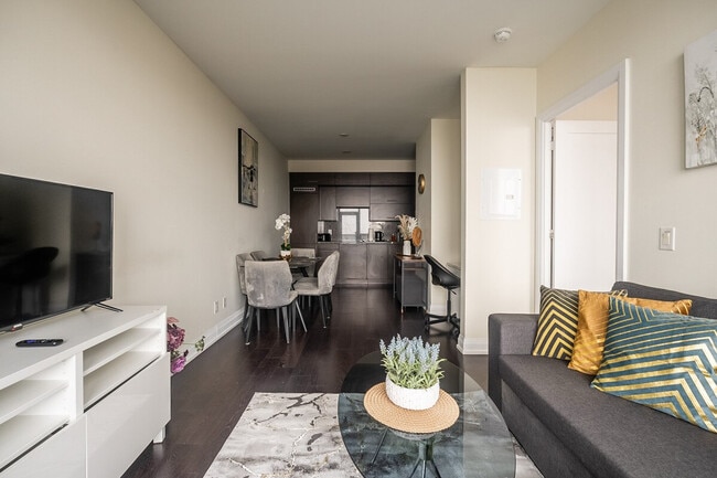 39 Sheppard Ave E in Toronto, ON - Building Photo - Building Photo