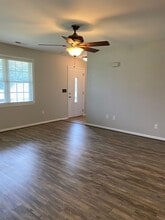 1007 Azalea Trail in Elizabeth City, NC - Foto de edificio - Building Photo