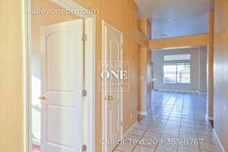 1917 Nushake Way in Manteca, CA - Building Photo - Building Photo