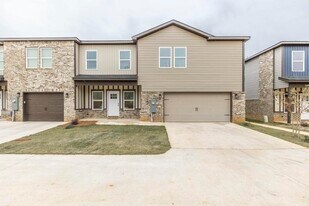 316 Beau Claire Cir in Byron, GA - Building Photo