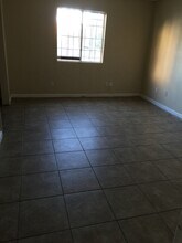1372 Pattee Cir, Unit B in Las Vegas, NV - Building Photo - Building Photo