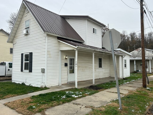 property at 101 W 1st St