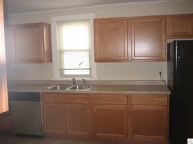 817 W 4th St, Unit Apt 1 in Duluth, MN - Foto de edificio - Building Photo