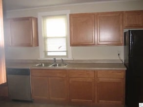 817 W 4th St, Unit Apt 1 in Duluth, MN - Building Photo - Building Photo