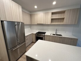 741 Anskar Ct in Coquitlam, BC - Building Photo