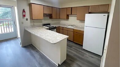 Ravenna Village in Ravenna, OH - Foto de edificio - Building Photo