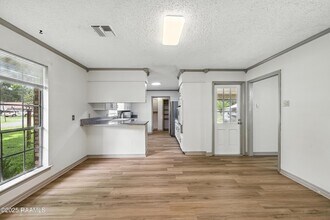 301 Estainville Ave in Lafayette, LA - Building Photo - Building Photo