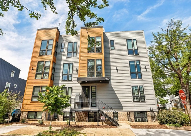 700 16th St NE in Washington, DC - Building Photo - Building Photo