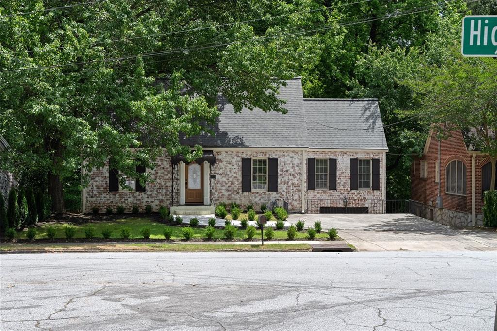 833 Martina Dr NE in Atlanta, GA - Building Photo