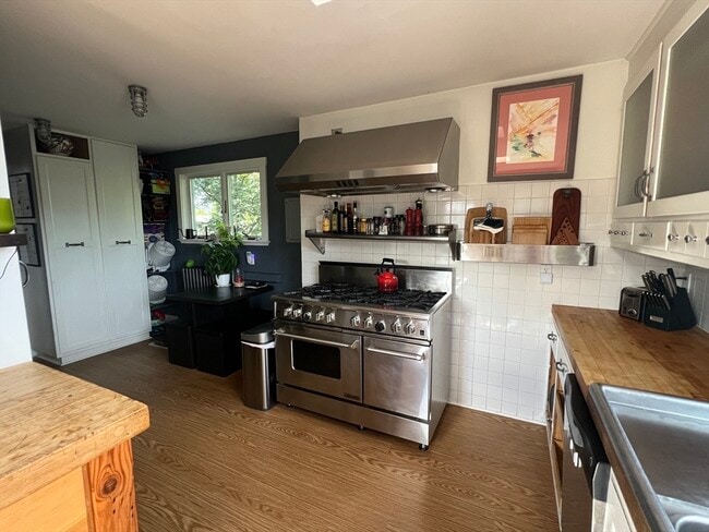 15 Orchard St in Newton, MA - Building Photo - Building Photo