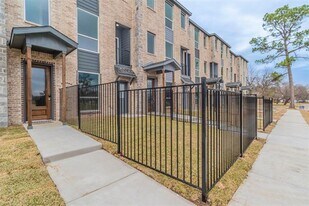 1605 Mignon Dr in Arlington, TX - Building Photo