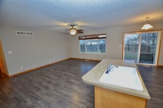 775 SE Olson Dr in Waukee, IA - Building Photo - Building Photo