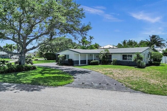 2761 NE 12th St in Pompano Beach, FL - Building Photo - Building Photo