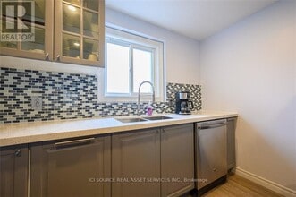 103 Macaulay St E in Hamilton, ON - Building Photo - Building Photo