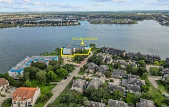 401 Lakeside Ln in Houston, TX - Building Photo - Building Photo