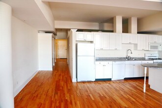 165 N Canal St, Unit 1005 in Chicago, IL - Foto de edificio - Building Photo