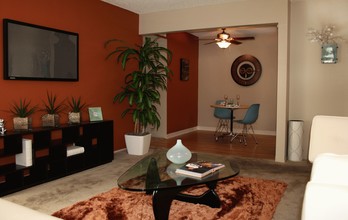 Rivercrest Apartments in Sacramento, CA - Building Photo - Interior Photo