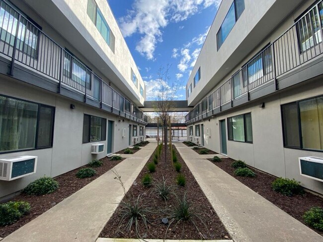 1223 E St in Sacramento, CA - Building Photo - Building Photo