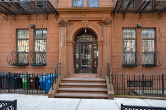 104 Saint Marks Pl in Brooklyn, NY - Building Photo - Building Photo