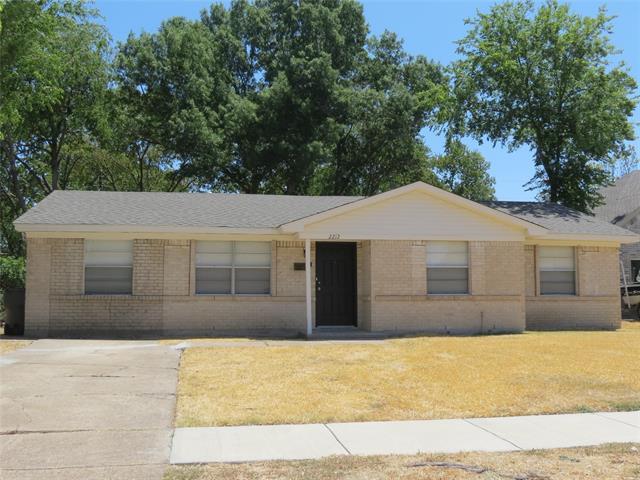 2212 Arcady Ln in Lancaster, TX - Building Photo