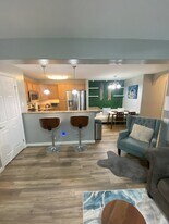 5404 Balboa Arms Dr, Unit 355 in San Diego, CA - Building Photo