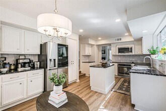 1565 Beaconshire in Houston, TX - Building Photo - Building Photo