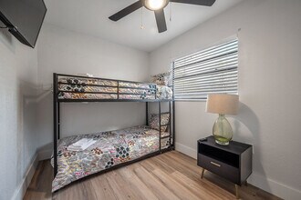 701 W Indiana Ave in Tampa, FL - Building Photo - Building Photo