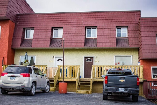 Finlayson Drive Townhomes in Yellowknife, NT - Building Photo - Building Photo