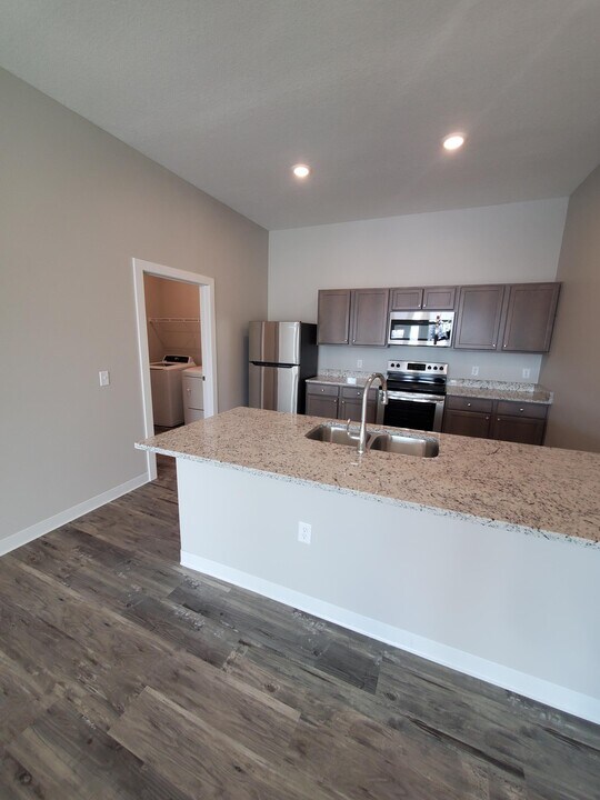 802 Reed St, Unit 101 in Grinnell, IA - Foto de edificio