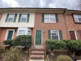 5230 King's Wood Ln in King George, VA - Building Photo