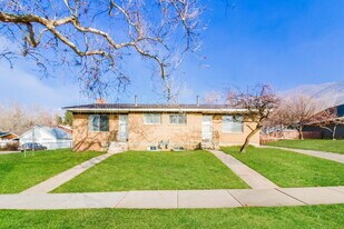 35 E 400 N in Farmington, UT - Building Photo