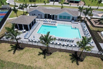 8057 Shr Lk Dr in Englewood, FL - Building Photo - Building Photo