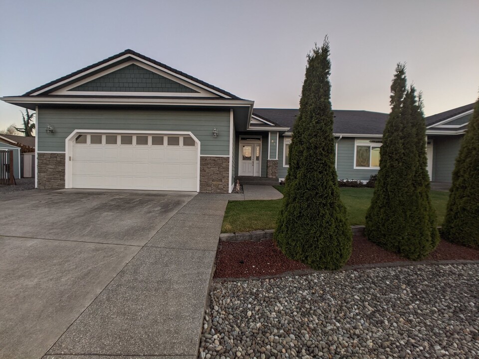 51 Heron Way in Sequim, WA - Building Photo