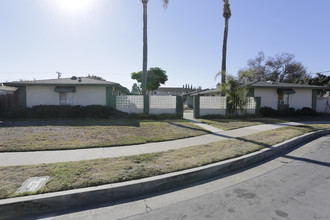 7742-7752 Ronald Dr in Huntington Beach, CA - Building Photo - Building Photo