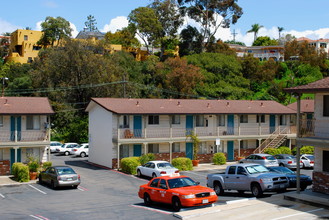 Overlook Point Apartments in San Diego, CA - Foto de edificio - Building Photo