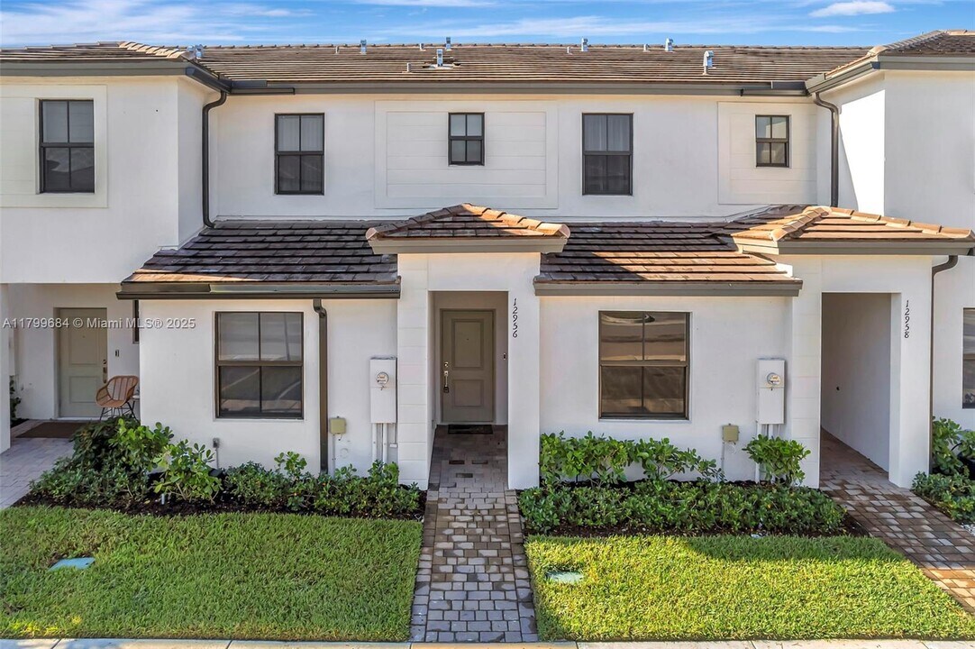 12956 SW 232nd Ln in Princeton, FL - Building Photo