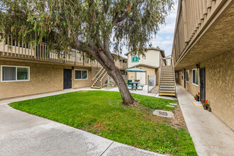 Moss Gardens Apartments in Chula Vista, CA - Building Photo - Building Photo