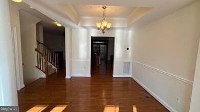 9727 June Flowers Way in Laurel, MD - Foto de edificio - Building Photo