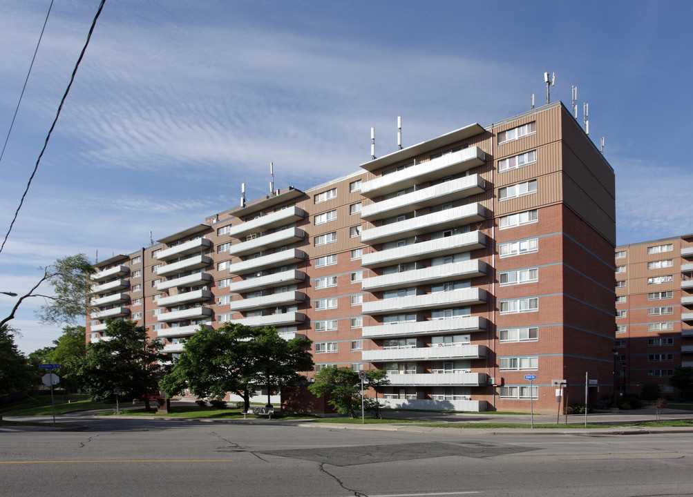 Dundas Gooch in Toronto, ON - Building Photo