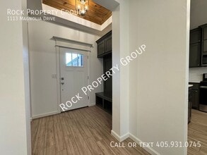 1113 Magnolia Dr in Noble, OK - Building Photo - Building Photo