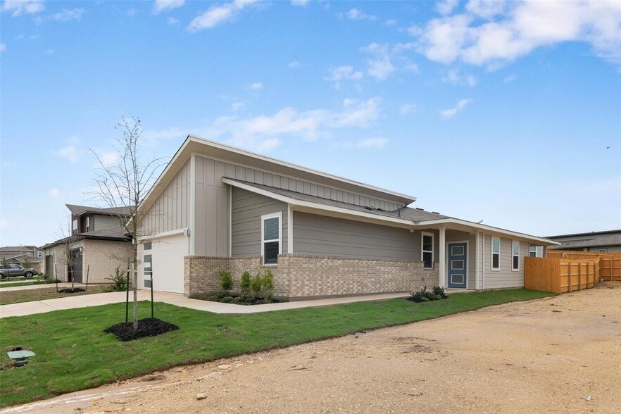220 Deserti Rd in Leander, TX - Building Photo