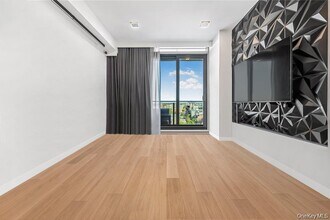 33-66 Farrington St in Queens, NY - Building Photo - Building Photo