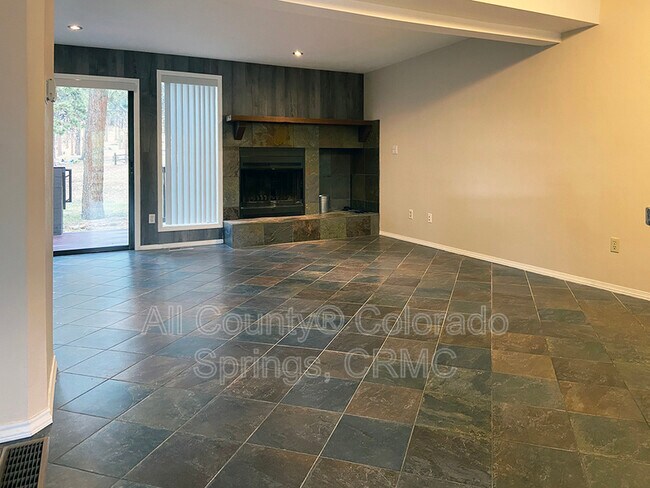 550 Manor Ct in Woodland Park, CO - Foto de edificio - Building Photo
