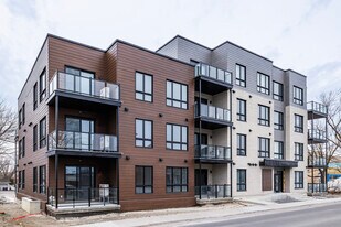3945 Saint-Martin Boul O in Laval, QC - Building Photo