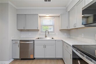 2421 Casey Ct in Virginia Beach, VA - Building Photo - Building Photo