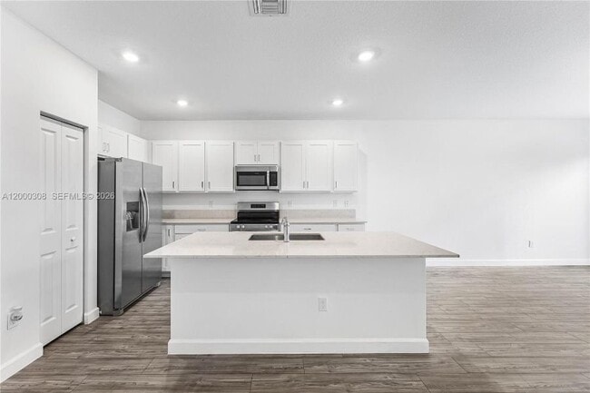 4612 Hollister Ave