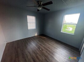 1105 Eastside Dr in Killeen, TX - Building Photo