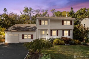 14 Mayling Ct in Edison, NJ - Building Photo