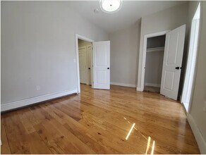 16 Lewis Ave, Unit 2R in Jersey City, NJ - Building Photo - Building Photo